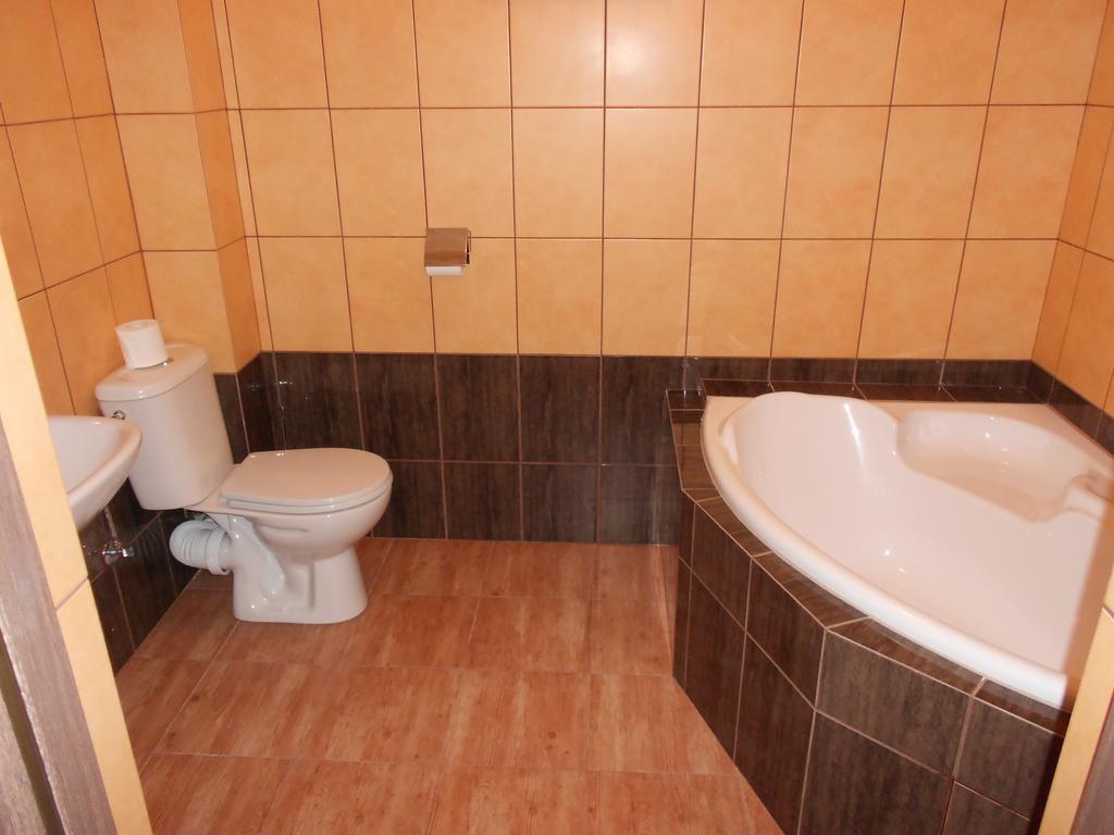 Pokoje Goscinne Viktorjan Raszowa Habitación foto